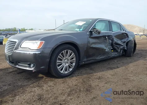 2013 Chrysler 300C Awd z USA, uszkodzony, nr VIN 2C3CCAKT2DH710184